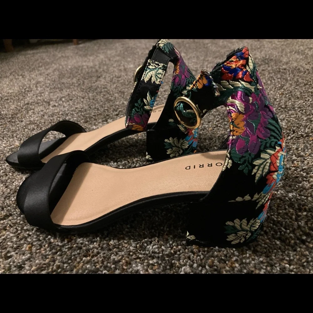 NWT Torrid floral black satin strappy heels - Picture 7 of 8